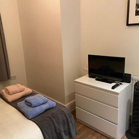Notting Hill Next Door Bedroom In The Share Flat London Ngoại thất bức ảnh
