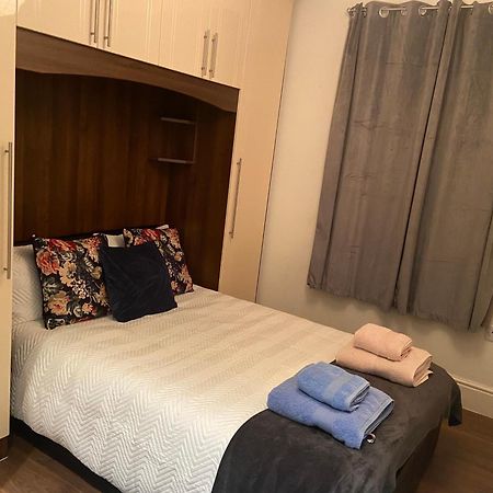 Notting Hill Next Door Bedroom In The Share Flat London Ngoại thất bức ảnh