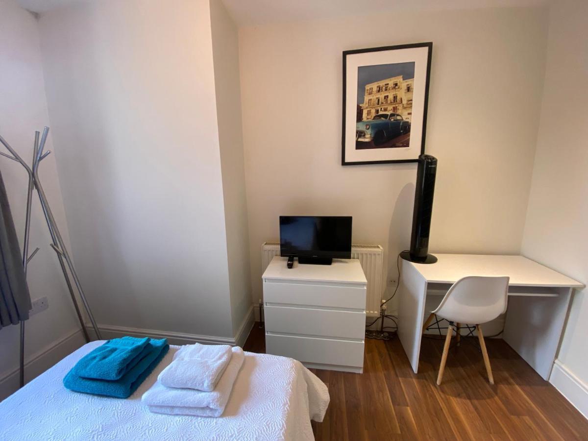 Notting Hill Next Door Bedroom In The Share Flat London Ngoại thất bức ảnh