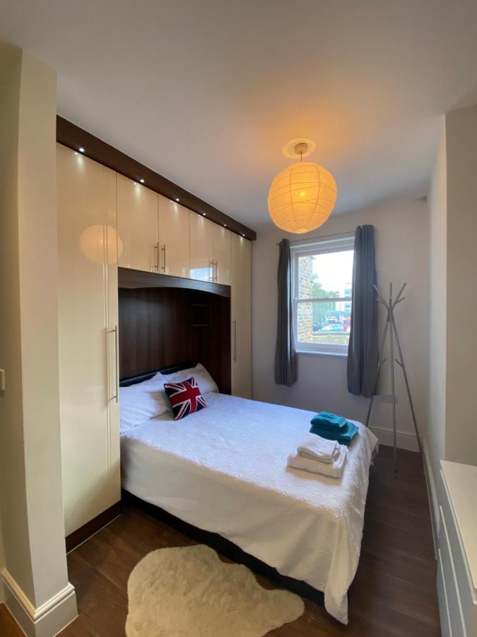 Notting Hill Next Door Bedroom In The Share Flat London Ngoại thất bức ảnh