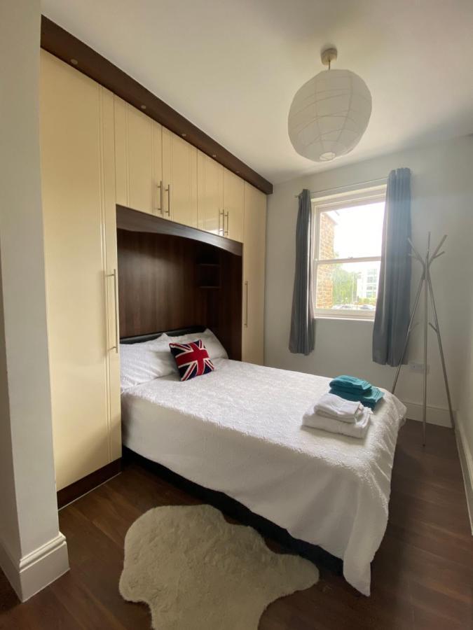 Notting Hill Next Door Bedroom In The Share Flat London Ngoại thất bức ảnh