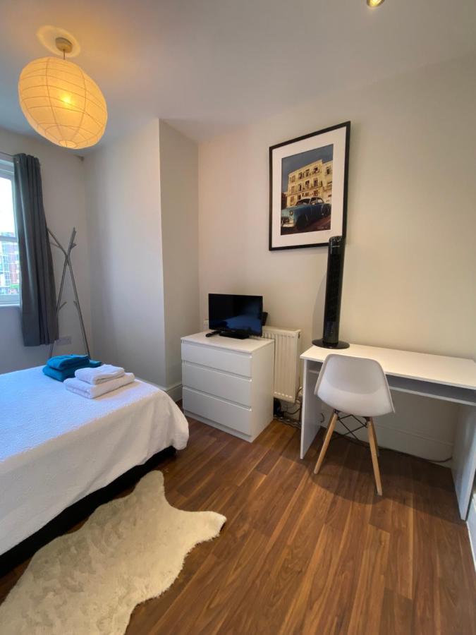 Notting Hill Next Door Bedroom In The Share Flat London Ngoại thất bức ảnh