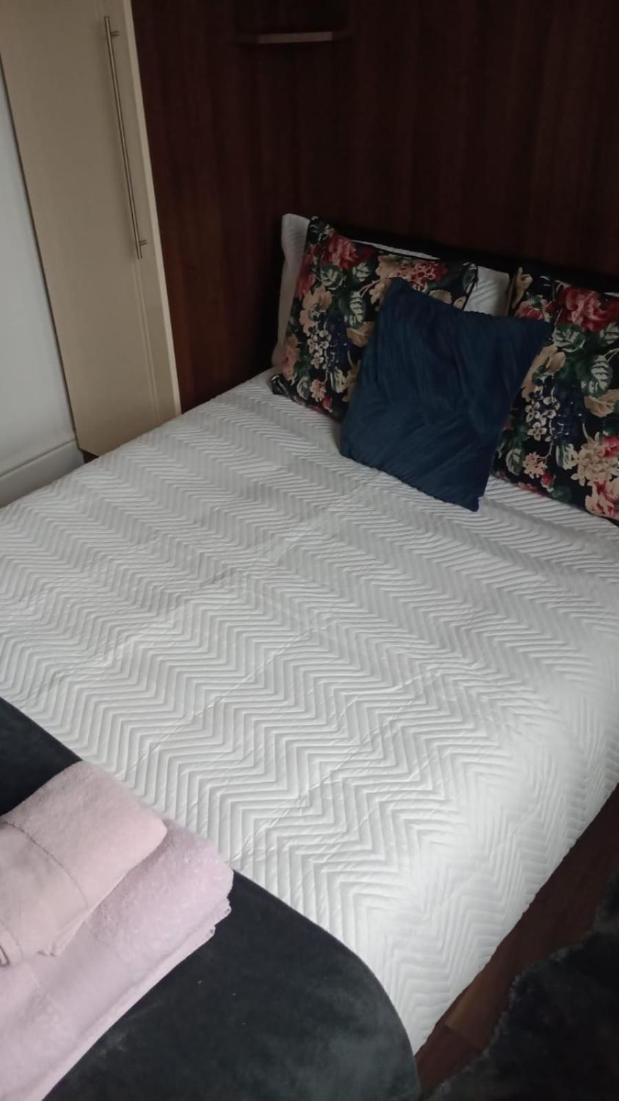 Notting Hill Next Door Bedroom In The Share Flat London Ngoại thất bức ảnh