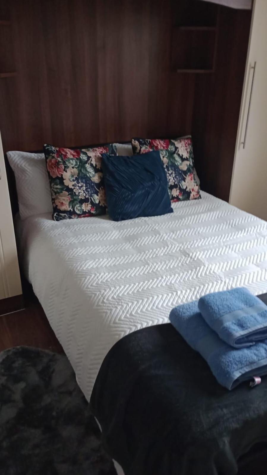 Notting Hill Next Door Bedroom In The Share Flat London Ngoại thất bức ảnh