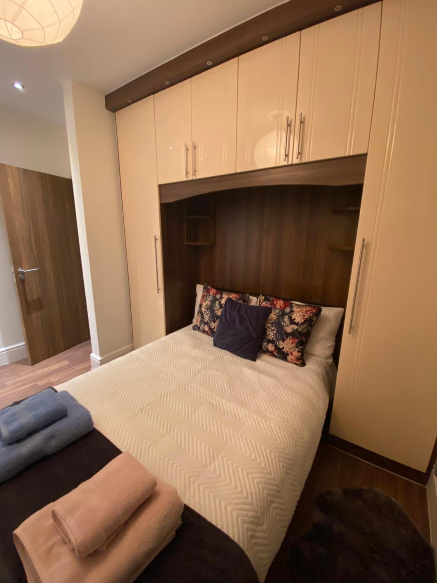 Notting Hill Next Door Bedroom In The Share Flat London Ngoại thất bức ảnh