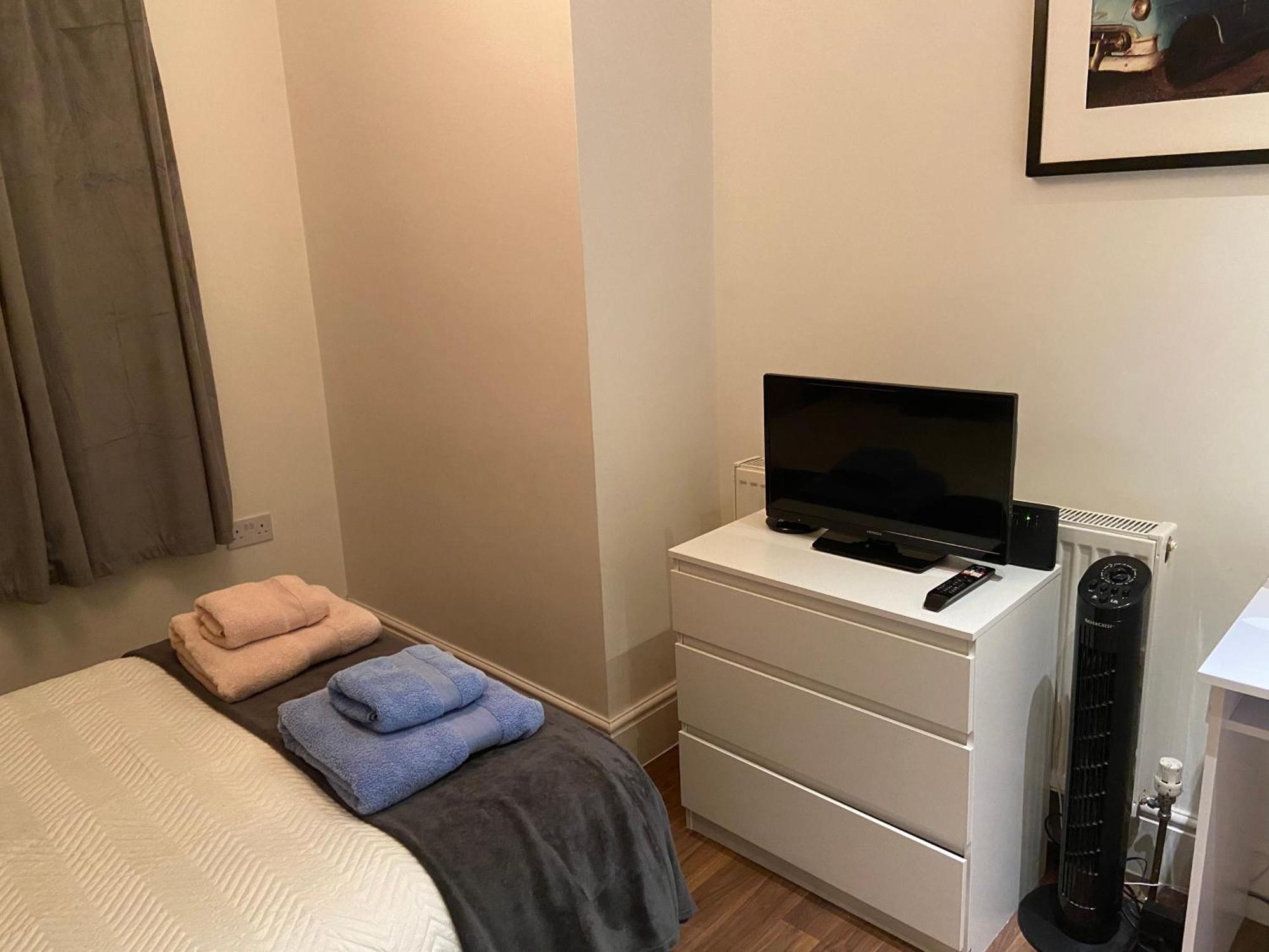 Notting Hill Next Door Bedroom In The Share Flat London Ngoại thất bức ảnh